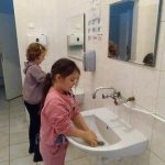 „Szkoła mycia rąk Elli i Maxa”